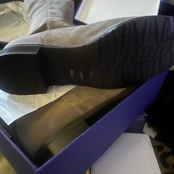 Stuart Weitzman - Picture 2 of 8